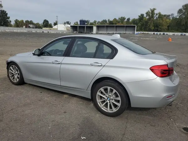 WBA8A3C56JA489604 2018 BMW 3ER - Image 2
