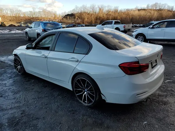 WBA8A3C56JA491725 2018 BMW 3ER - Image 2