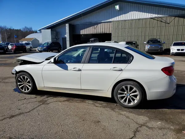 WBA8A3C56JA491823 2018 BMW 3ER - Image 2