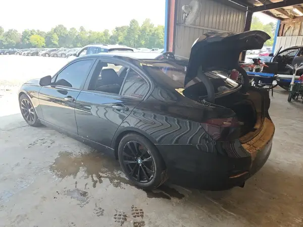 WBA8A3C56JA494527 2018 BMW 3ER - Image 2