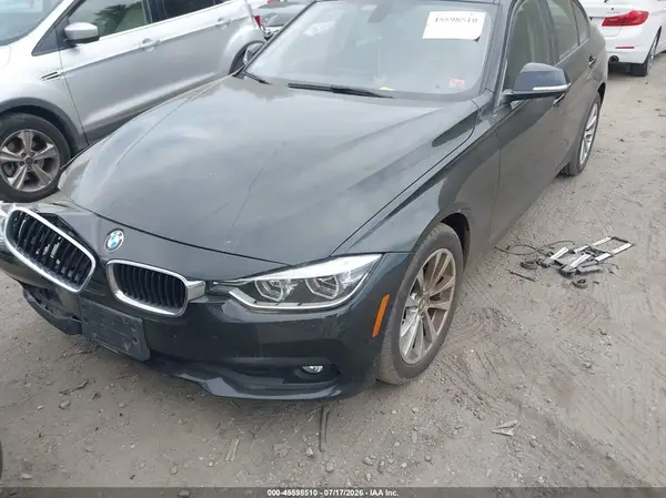 WBA8A3C56JA494754 2018 BMW 3ER - Image 2