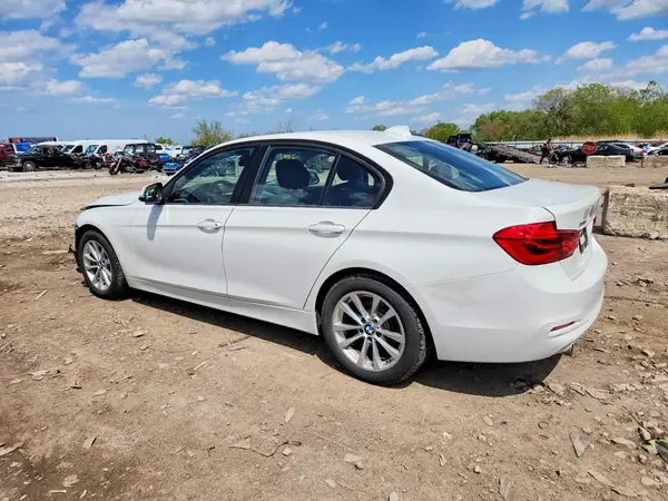 WBA8A3C57JA486923 2018 BMW 3ER - Image 2