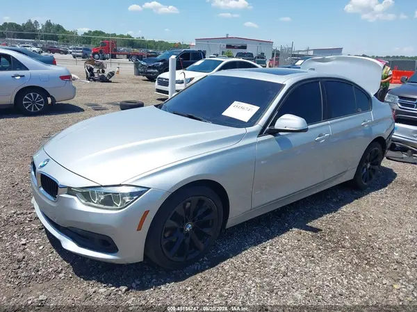 WBA8A3C57JA489515 2018 BMW 3ER - Image 2