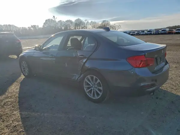 WBA8A3C57JA491720 2018 BMW 3ER - Image 2