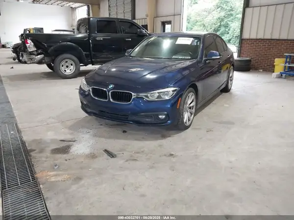 WBA8A3C57JA499543 2018 BMW 3ER - Image 2