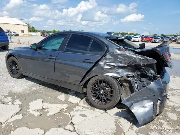 WBA8A3C57JA499882 2018 BMW 3ER - Image 2