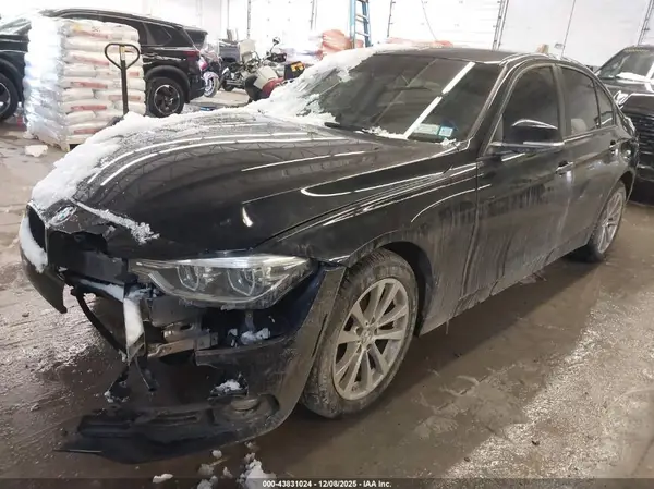 WBA8A3C57JA505115 2018 BMW 3ER - Image 2