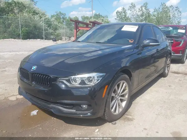 WBA8A3C57JA505454 2018 BMW 3ER - Image 2