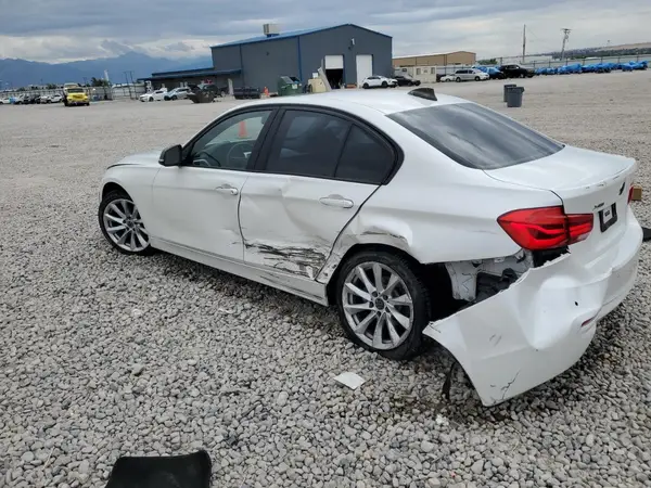 WBA8A3C58JA358870 2018 BMW 3ER - Image 2