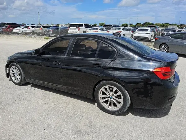 WBA8A3C58JA489622 2018 BMW 3ER - Image 2