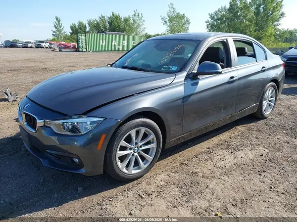 WBA8A3C58JK763802 2018 BMW 3ER - Image 2