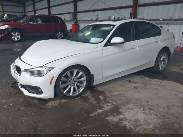 WBA8A3C59JA489399 2018 BMW 3ER - Image 2