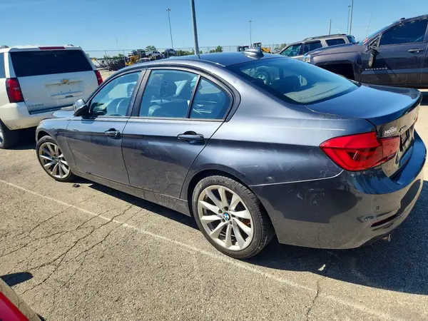 WBA8A3C59JA492268 2018 BMW 3ER - Image 2