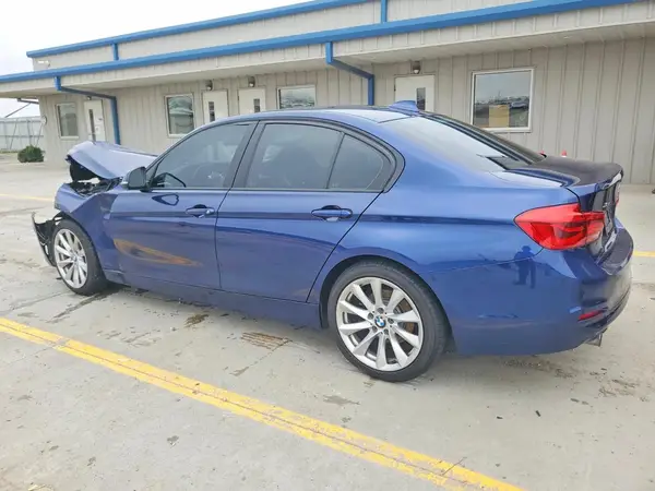 WBA8A3C59JA494375 2018 BMW 3ER - Image 2