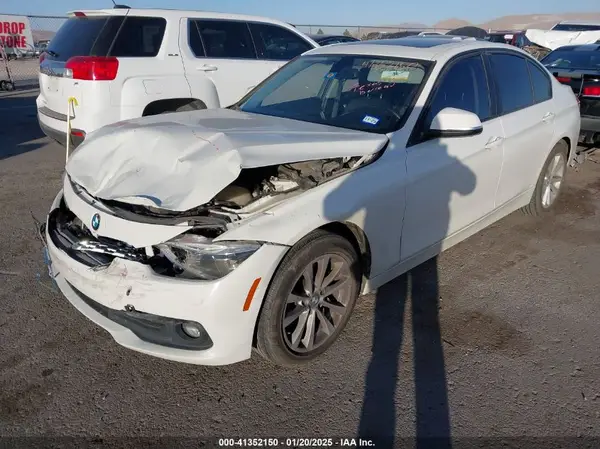 WBA8A3C59JA499706 2018 BMW 3ER - Image 2