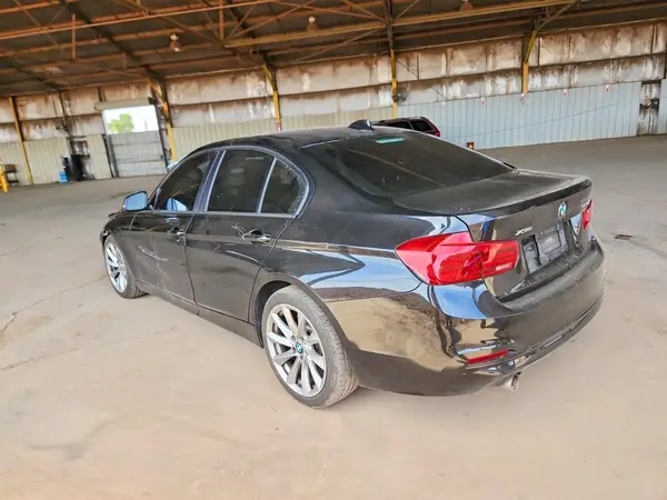 WBA8A3C5XJA489332 2018 BMW 3ER - Image 2