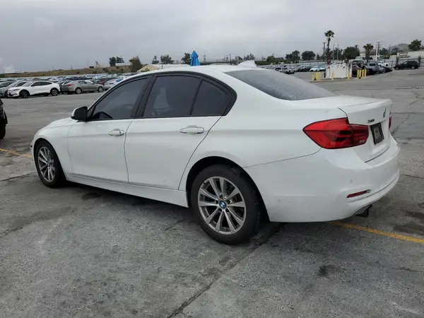 WBA8A3C5XJA505285 2018 BMW 3ER - Image 2