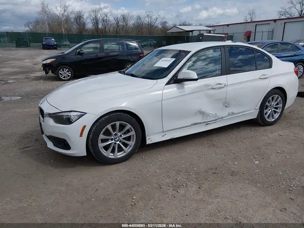 WBA8A9C30HK863971 2017 BMW 3ER - Image 2