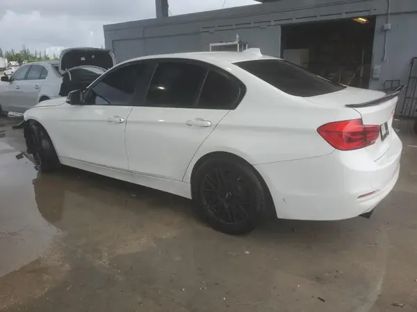 WBA8A9C30HK864490 2017 BMW 3ER - Image 2