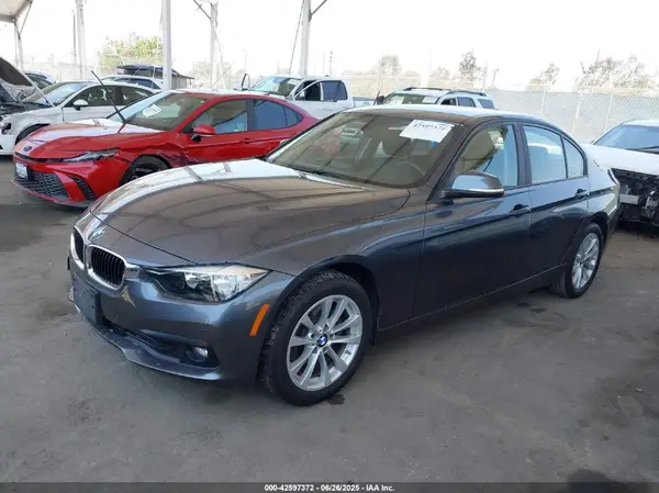 WBA8A9C31HK864272 2017 BMW 3ER - Image 2