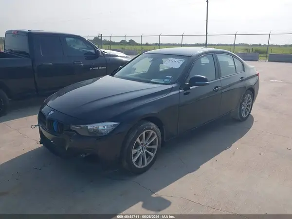 WBA8A9C31HK864661 2017 BMW 3ER - Image 2