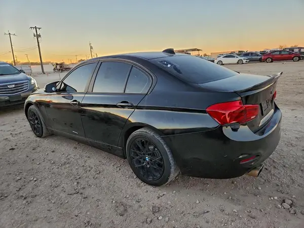 WBA8A9C32HK864328 2017 BMW 3ER - Image 2