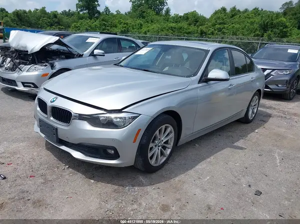 WBA8A9C32HK864541 2017 BMW 3ER - Image 2