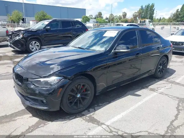 WBA8A9C36HK864042 2017 BMW 3ER - Image 2