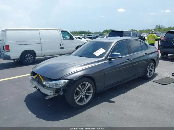 WBA8A9C37HK864227 2017 BMW 3ER - Image 2