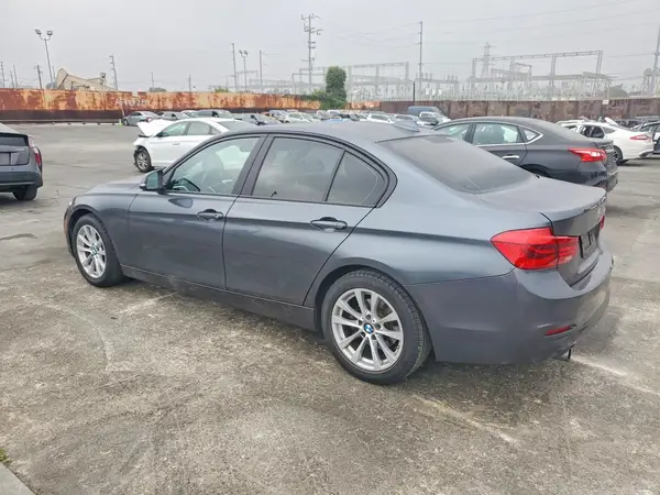 WBA8A9C37HK864356 2017 BMW 3ER - Image 2