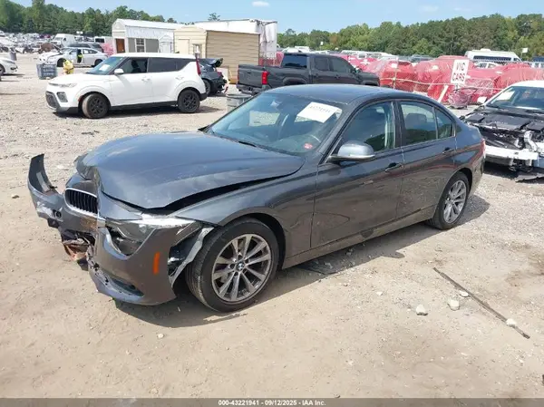 WBA8A9C38HAC99897 2017 BMW 3ER - Image 2