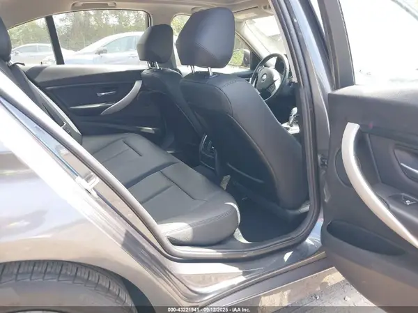 WBA8A9C38HAC99897 2017 BMW 3ER - Image 8
