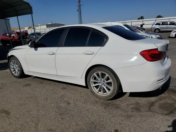 WBA8A9C38HK864589 2017 BMW 3ER - Image 2