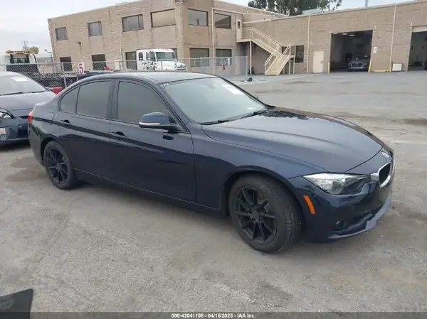 WBA8A9C38HK864754 2017 BMW 3ER - Image 1