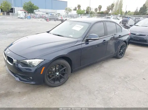 WBA8A9C38HK864754 2017 BMW 3ER - Image 2