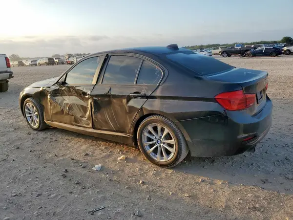 WBA8A9C3XHK863976 2017 BMW 3ER - Image 2