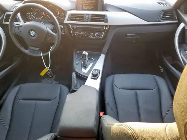 WBA8A9C3XHK863976 2017 BMW 3ER - Image 8