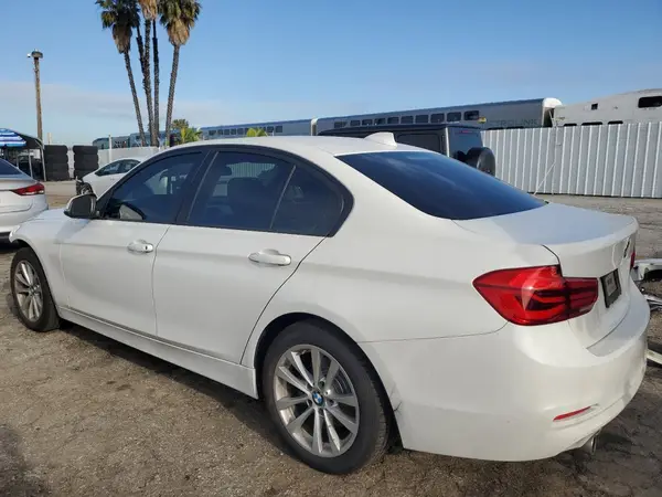 WBA8A9C50JAD27666 2018 BMW 3ER - Image 2