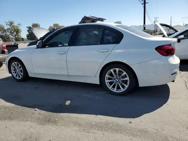 WBA8A9C50JAH12273 2018 BMW 3ER - Image 2