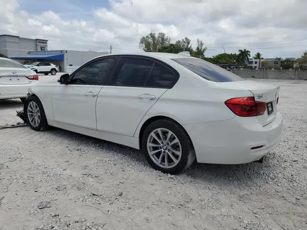 WBA8A9C50JAH13178 2018 BMW 3ER - Image 2