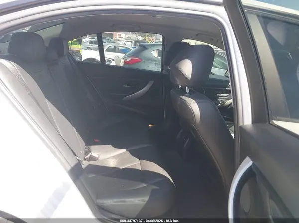 WBA8A9C50JAH13830 2018 BMW 3ER - Image 8