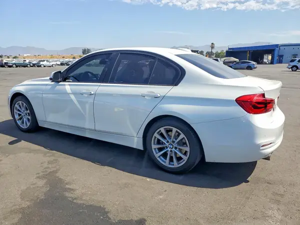WBA8A9C50JAH14105 2018 BMW 3ER - Image 2