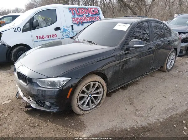 WBA8A9C50JAH14637 2018 BMW 3ER - Image 2