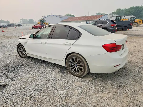 WBA8A9C50JK623147 2018 BMW 3ER - Image 2