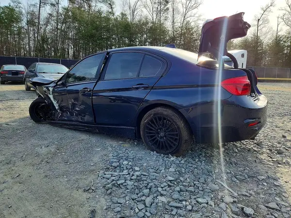 WBA8A9C51GK615891 2016 BMW 3ER - Image 2