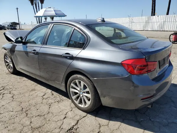 WBA8A9C51JAD26901 2018 BMW 3ER - Image 2