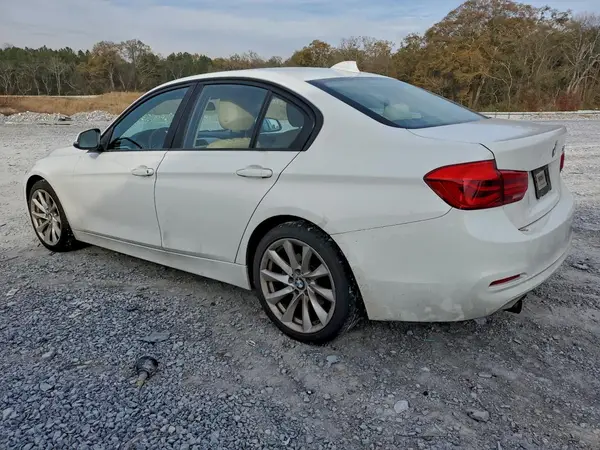 WBA8A9C51JAD27711 2018 BMW 3ER - Image 2
