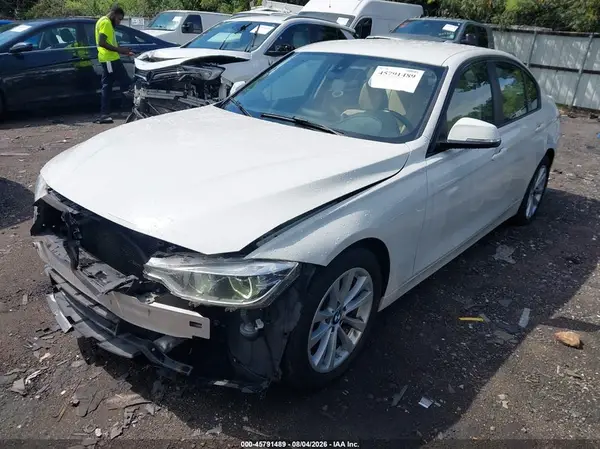 WBA8A9C51JAD27904 2018 BMW 3ER - Image 2