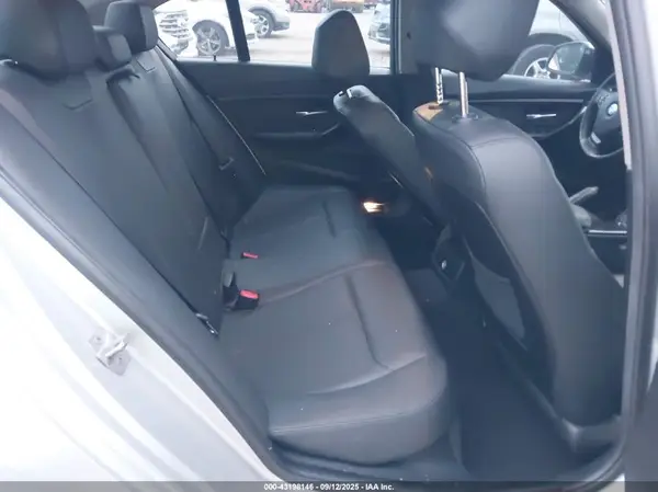 WBA8A9C51JAH12024 2018 BMW 3ER - Image 8