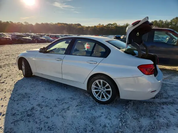 WBA8A9C51JAH12427 2018 BMW 3ER - Image 2